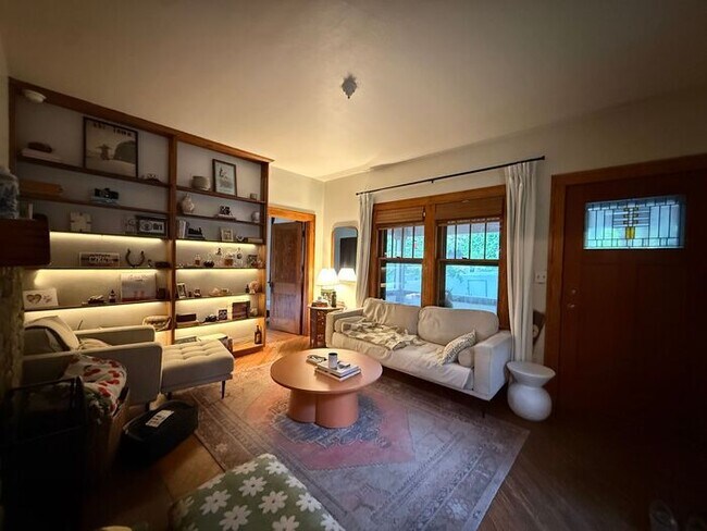 Building Photo - $1,325 | 2 Bedroom, 1 Bathroom House | Dog Friendly* | Sublease Available for June 29th, 2026 Mov...