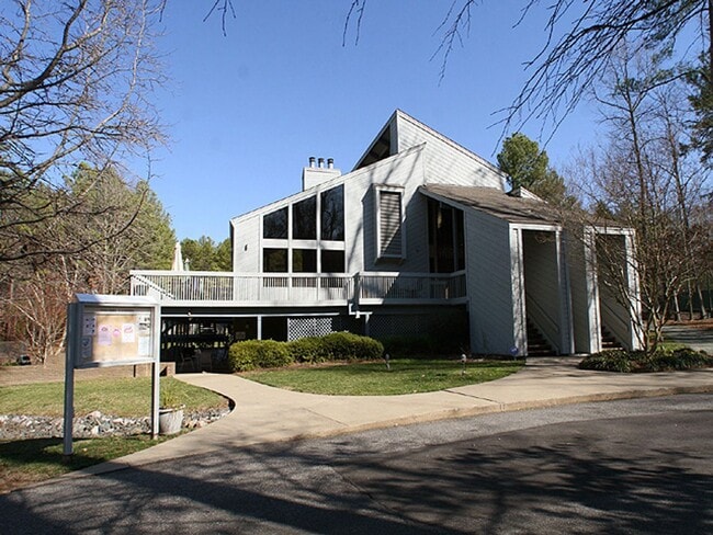 Building Photo - 4908 Pine Cone Dr