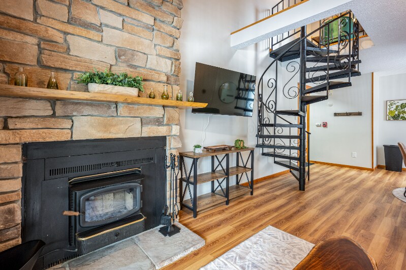 Building Photo - 2 Spruce Trail