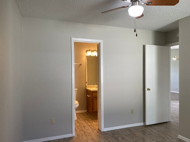 Building Photo - 510 Willowbend Cove