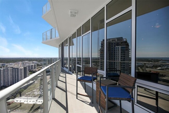 Building Photo - 175 1st St S