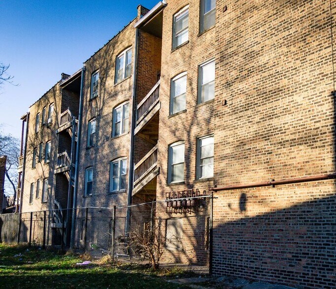 Building Photo - 1125 E 81st St