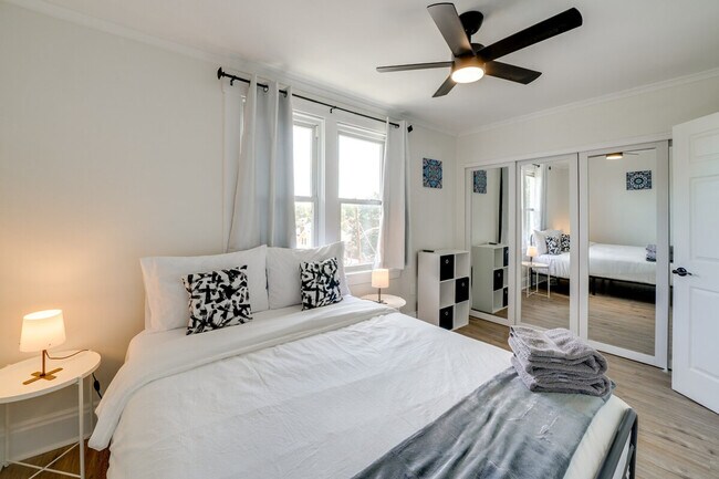 Building Photo - 2633 Broadway Ave