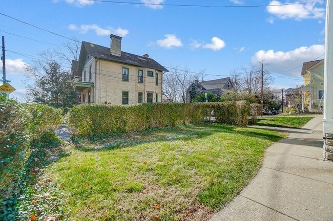 Building Photo - 2701 Cleinview Ave