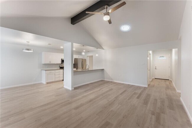 Building Photo - 707 Central Dr
