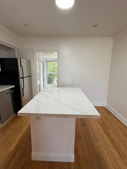 Building Photo - 1413 SW 23rd Ave