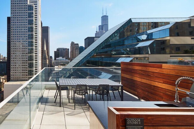 Building Photo - 213 N Clark St
