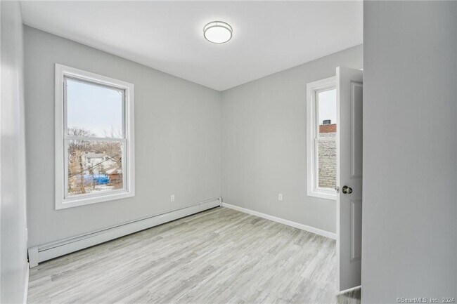 Building Photo - 58 Bond St