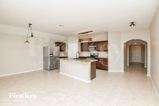 Building Photo - 546 Clearlake Dr