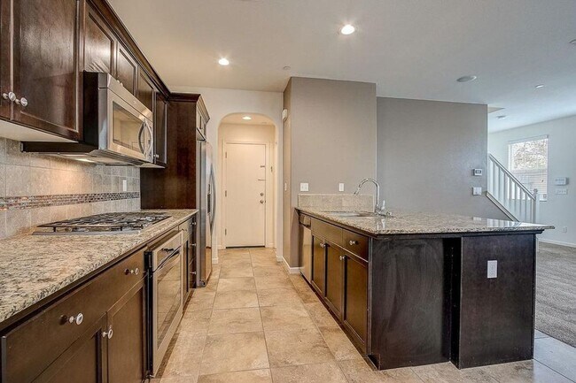 Building Photo - 1504 N Vanguard Way