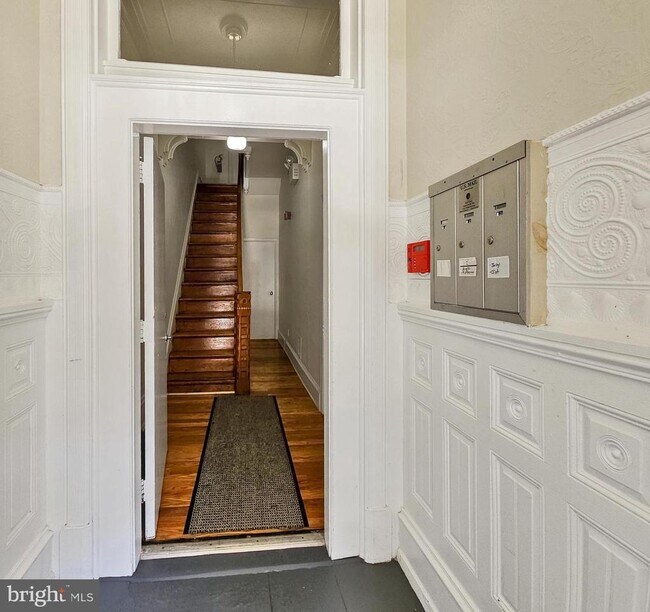 Building Photo - 637 N 32nd St