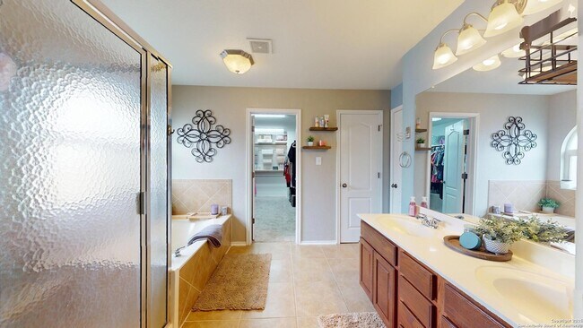 Building Photo - 522 Baltustrol Dr