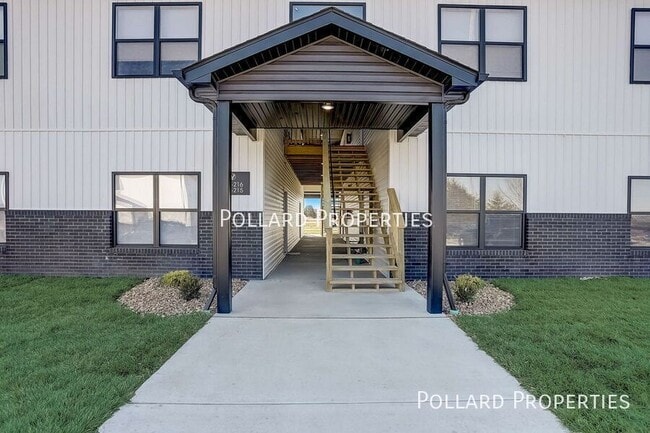 Building Photo - 819 Parkview Dr