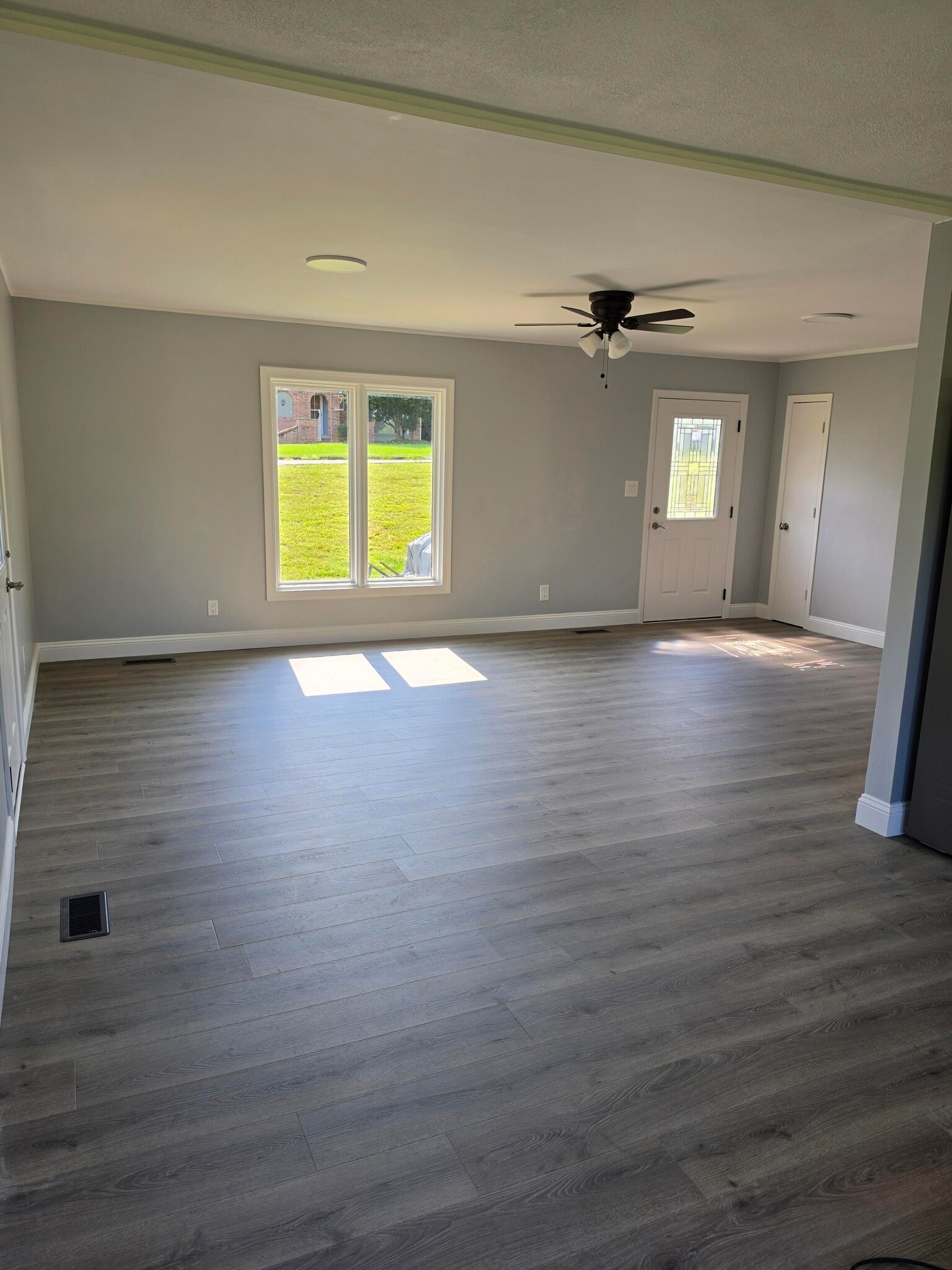 Building Photo - 421 River Bend Dr