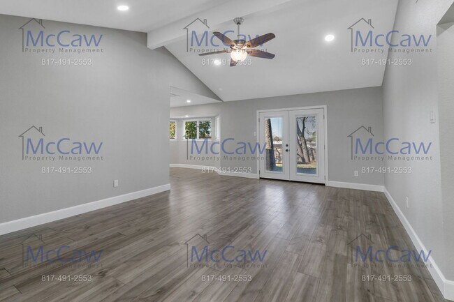 Building Photo - 706 Janann St