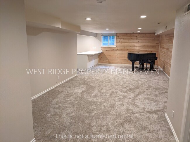 Building Photo - 1670 SW Highland Pkwy