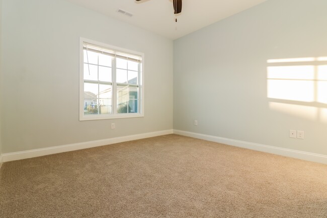 Building Photo - 3028 Stirling Dr