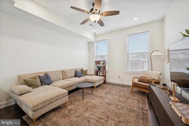 Building Photo - 3958 Mt Vernon St