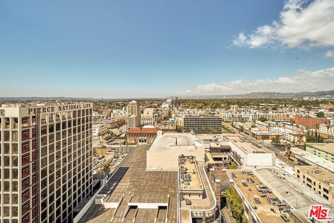 Building Photo - 3785 Wilshire Blvd