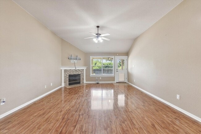 Building Photo - 217 Newport Landing Pl