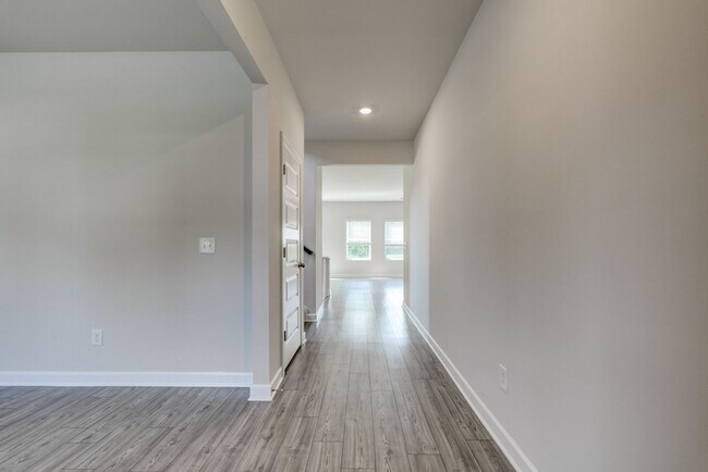 Building Photo - 123 Mainsail Wy