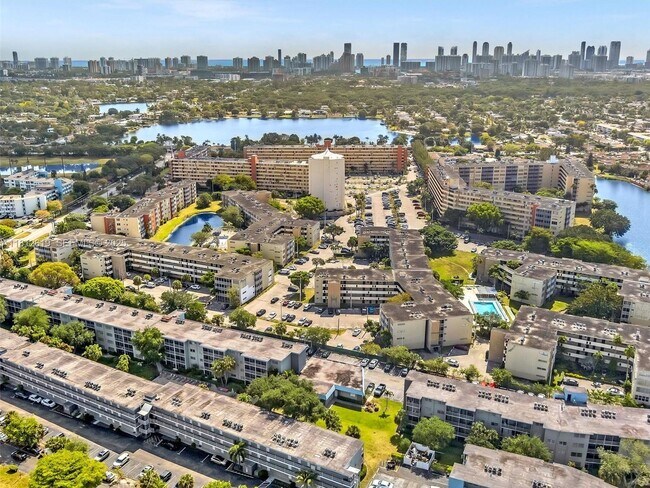 Building Photo - 1770 NE 191st St