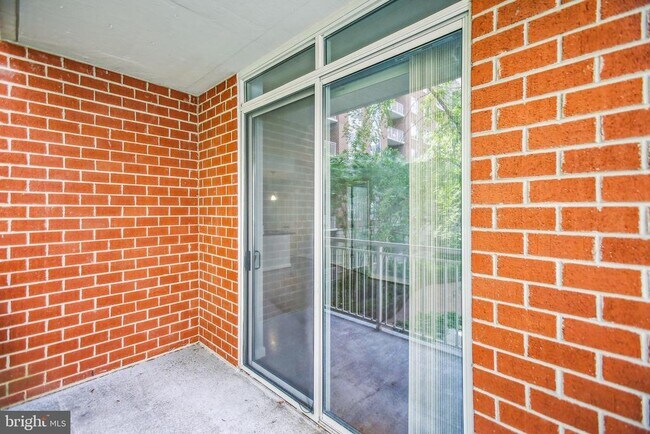 Building Photo - 820 N Pollard St