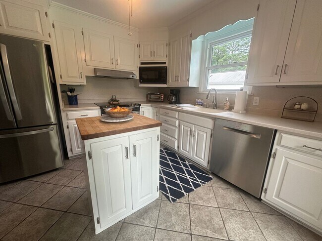 Building Photo - Call Amanda Tate at 757-289-6810 for more information