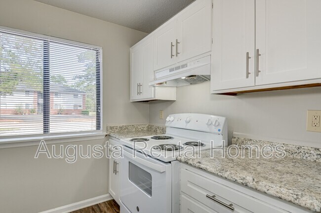 Building Photo - 3001B Strickland Court