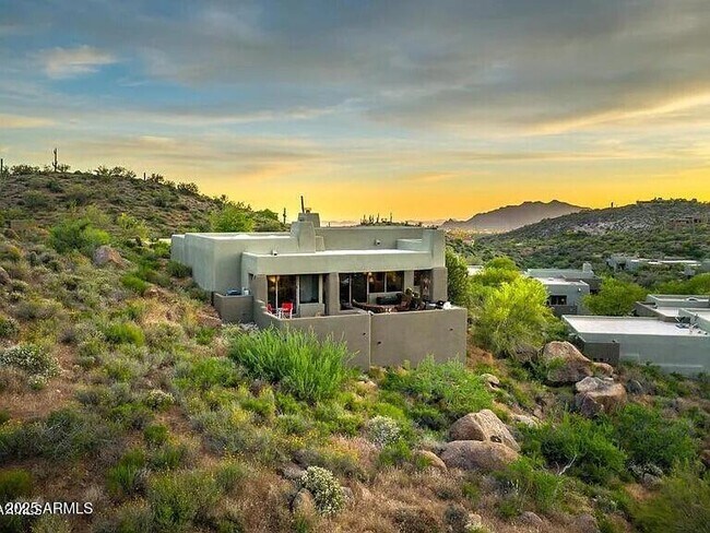 Building Photo - 9898 E Graythorn Dr