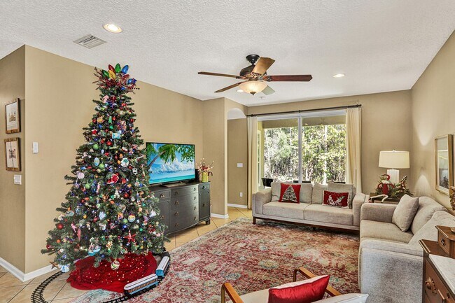 Building Photo - Great 4 bedroom/ 3 bathroom home in St Johns Golf and Country club for rent!