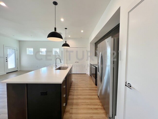 Building Photo - MOVE-IN SPECIAL: $500.00 off your 2nd full month's rent if lease signed by 3/1/26!