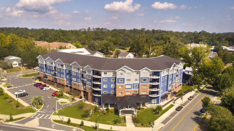 Building Photo - Casanas Village At Frenchtown Square