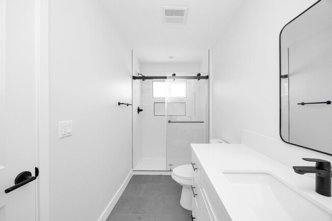 Building Photo - 3 Bedroom, 2 Bathroom Home – Near CSULB