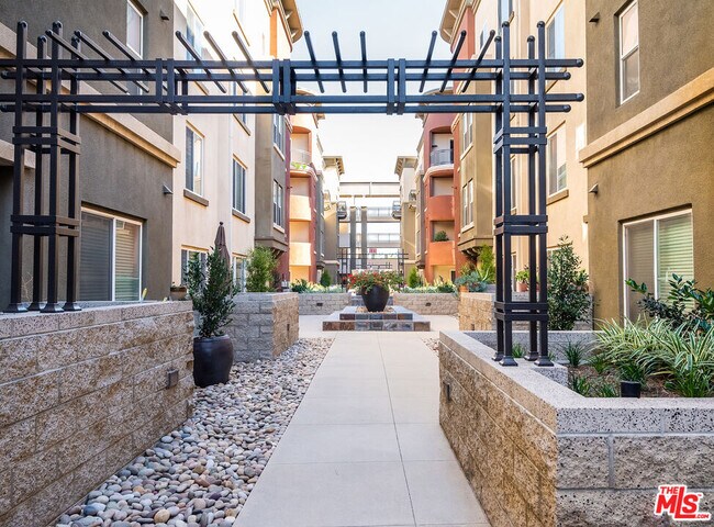 Building Photo - 6020 S Seabluff Dr
