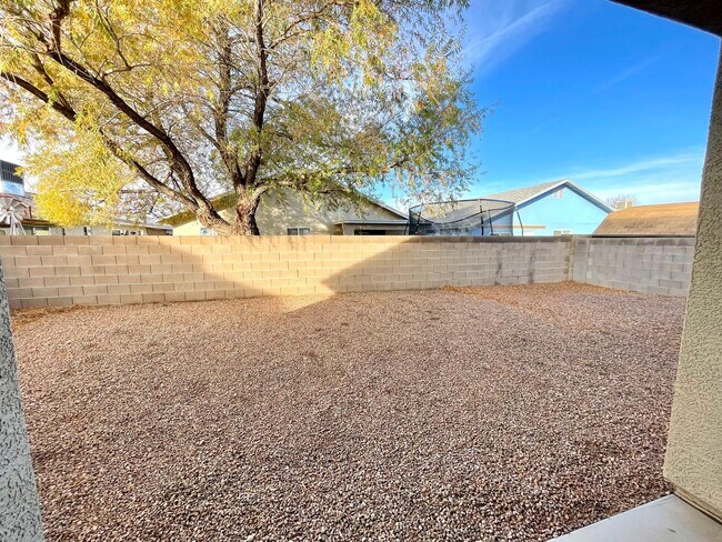 Building Photo - Beautiful 3 Bedroom Home in Central Kingman!
