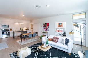 Building Photo - Classen 16