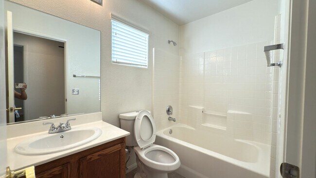 Building Photo - 10631 Streamside Ave