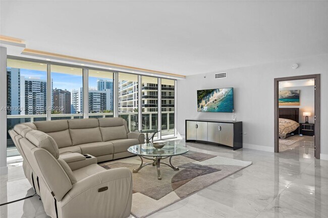 Building Photo - 1830 S Ocean Dr