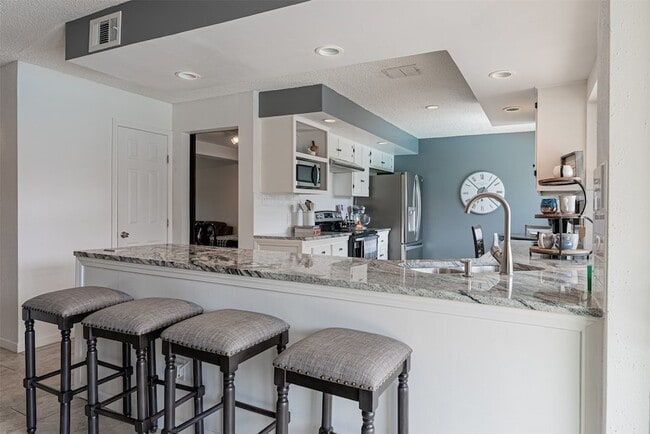 Building Photo - 12123 Monticeto Ln