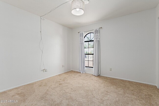 Building Photo - 6827 E Redfield Rd
