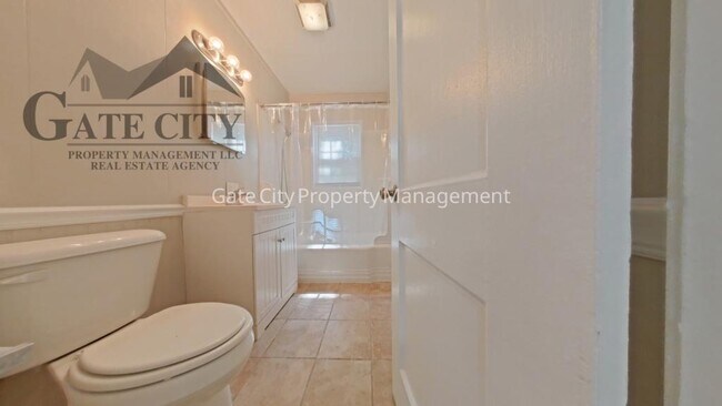 Building Photo - 227 Oakhurst St