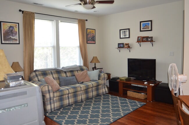 Building Photo - Lincoln Square luxury 2 bedroom