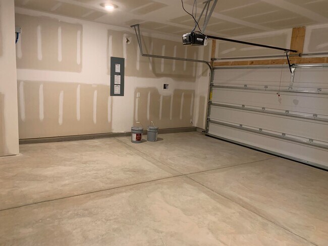 Building Photo - JULY SPECIAL !!! $200.00 OFF YOUR FIRST 2 ...