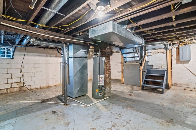 Building Photo - Nice 1 bedroom with full basement