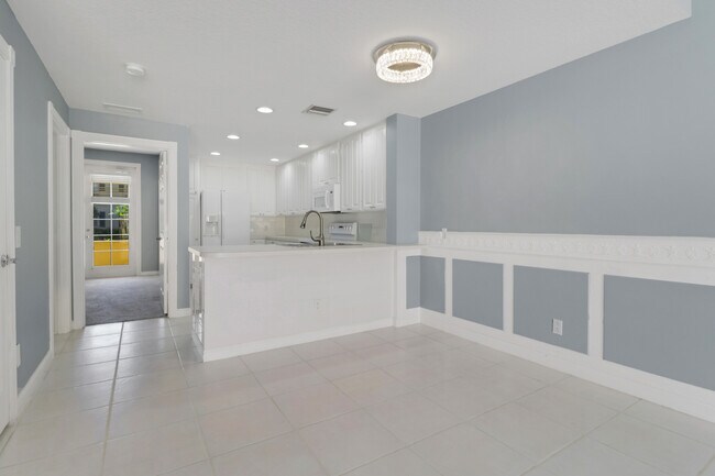 Building Photo - 28721 Alessandria Cir