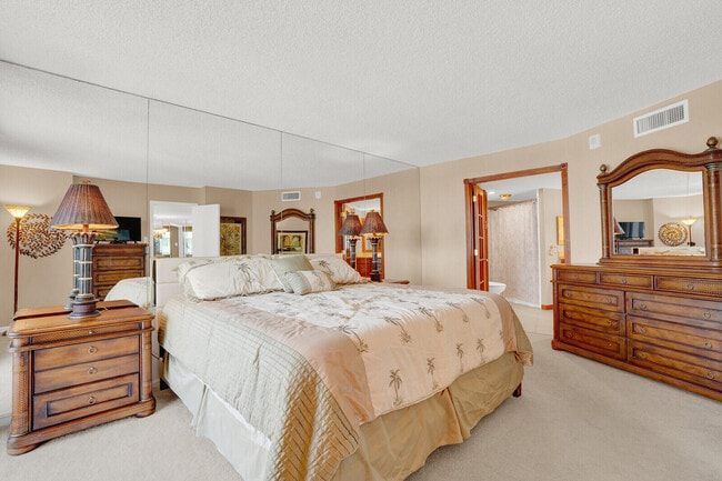 Building Photo - 5420 N Ocean Dr