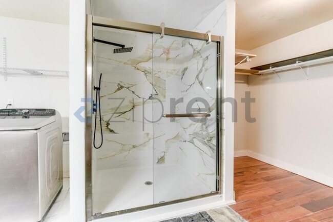 Building Photo - 10123 Cornell Ave S