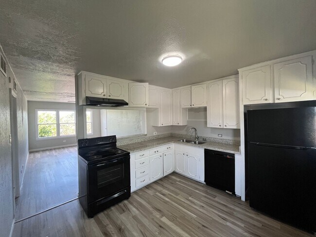 Building Photo - Second Story One Bedroom with Water Paid