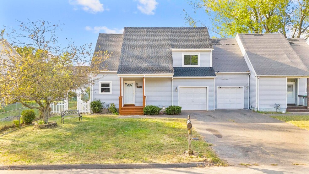 Primary Photo - 670 Middletown Ave